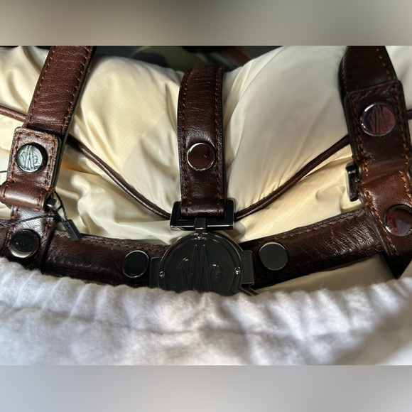 Monclear off-white puffer shoulder hand bag - Picture 9 of 9